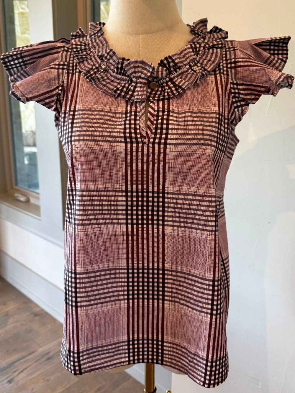 Never A Wallflower Ruffle-Neck Flutter Sleeve Blouse XS